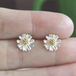 Tiny Daisy Flower Earring ..