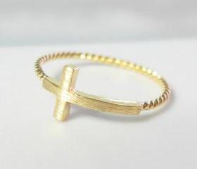 Sideways cross ring 6.5 size in gold , twisted ringband , everyday jewelry, delicate minimal jewelry