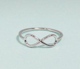 Infinity ring 7.5 size in white gold - everyday jewelry, delicate minimal jewelry