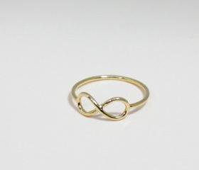 Infinity ring 7.5 size in gold - everyday jewelry, delicate minimal jewelry