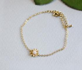  Dainty daisy flower bracelet in gold