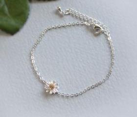  Dainty daisy flower bracelet in silver
