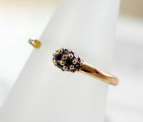 Match ring in gold with purple stone, knuckle ring, adjustable ring