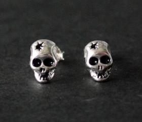 Skull head earring in silver