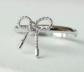 Twisted Bow ring in silver Ribbon tied, knuckle ring in silver, adjustable ring, everyday jewelry, delicate minimal jewelry